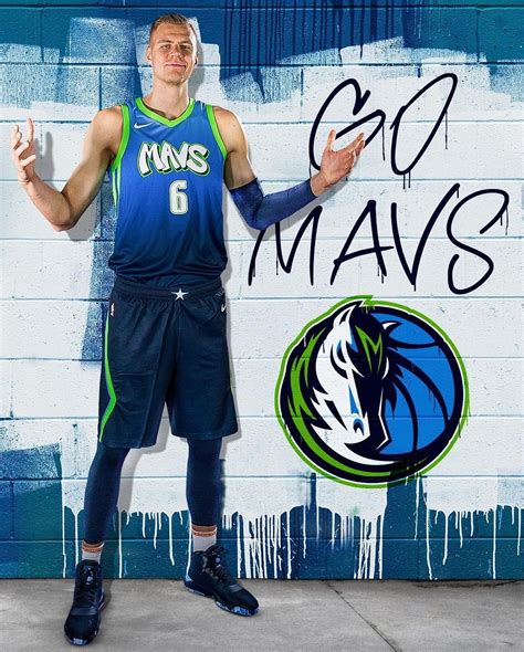 The jerseys leaked earlier this week and plenty of people were thoroughly not impressed. Dallas Mavericks City Jersey 2019 2020