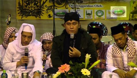 Gus miftah 2020 sholawat & ceramah adalah kumpulan pengajian gus miftah, sholawat gus miftah dan ceramah gus miftah. Dakwah Gus Miftah Bikin Pekerja Klub Malam ini Menangis ...