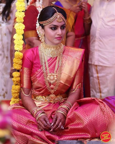 Buy indian gold jewelry in 22k gold like rings chains bracelets vaddanams arm vankis pendents necklaces bangles earrings sets kadas managalsutra maang tikka. 5 South Indian Gold Jewellery Designs With Price to Check ...