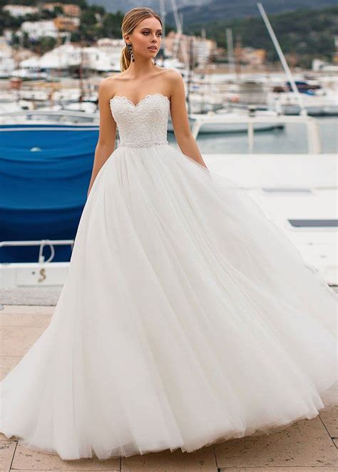 Romantic Tulle Sweetheart Neckline A Line Wedding Dress With Beaded