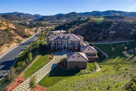 Exquisite And Timeless Estate In Sherwood Country Club