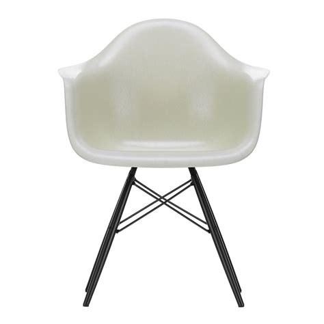Vitra Eames Fiberglass Chair Daw Parchmentesdoorn Zwart