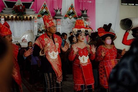 Jenis Pakaian Adat Sumatra Utara Berdasarkan Sub Sukunya