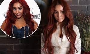 no fake eyelashes or heels in sight snooki gets a mommy make under but she doesn t look very