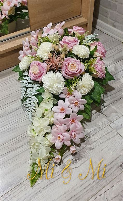 Stroik wiosenny na grób in 2022 Flower arrangements Beautiful flower