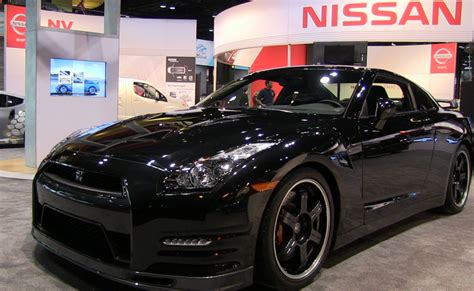 watch the 2014 nissan gt r track edition debut at the chicago auto show