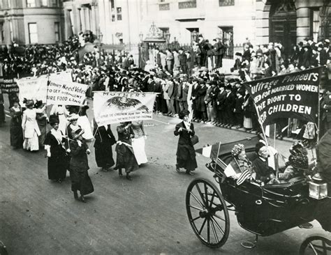 Suffrage Parades Women S Rights Movement