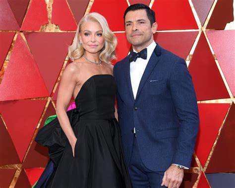 The couple recounted the embarrassing story during monday's episode of live with.mark consuelos on instagram: Kelly Ripa's Husband Mark Consuelos Just Won Insta-Husband ...
