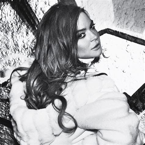 Lindsay Lohan Covers Butt In Lohan Way Explains Arabic Post Pics E Online Uk