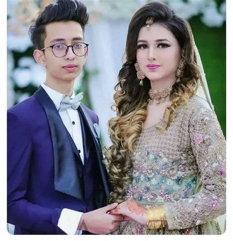 People Are Mocking 18 Year Old Couple On Their Wedding Reviewitpk