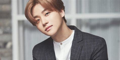 Her birthday, what she did before fame, her family life, fun trivia facts, popularity rankings, and more. iKON's Kim Jin Hwan spotted helping out his sister at her ...