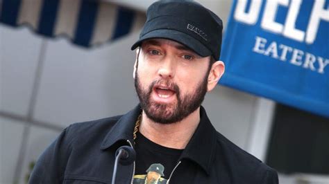 Odottaa odottava seuraamispyyntö käyttäjältä @eminem. Eminem atakuje osoby, które nie noszą maseczek. Nagrał ...