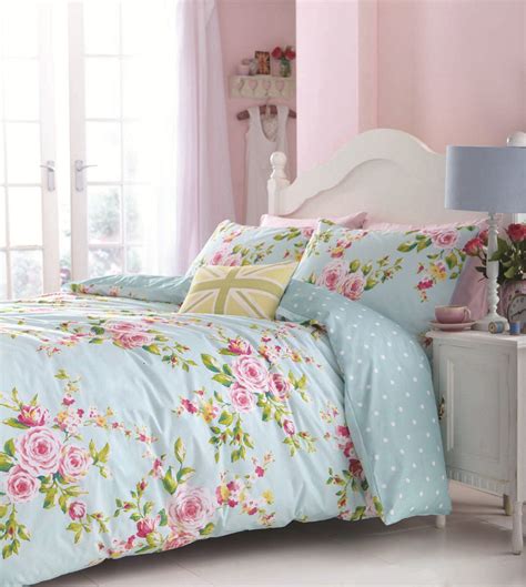 Stunning quality bedding with rich tones of cabbage roses floral pattern. Floral Bed Linen in Single, Double & Kingsize - Flowery ...