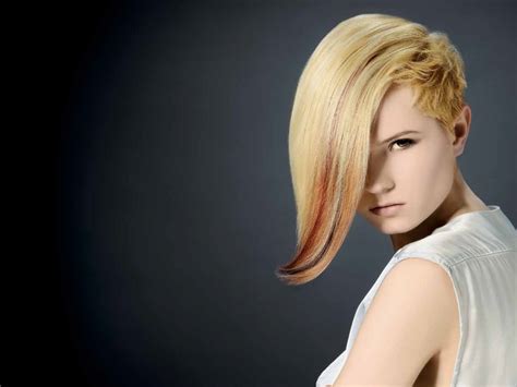 Bold And Daring Hairstyles With Overlapping Hair Color Tones