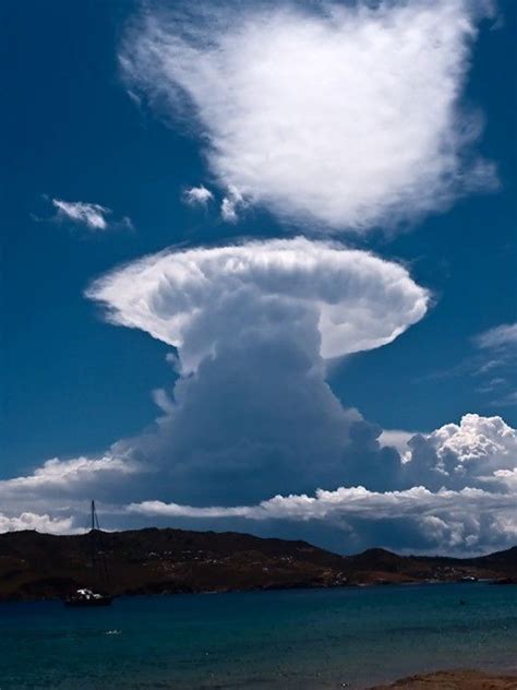 Top 10 Unusual Fascinating Cloud Formations Clouds Beautiful Nature