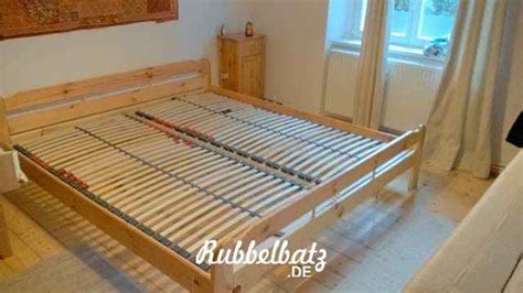 2x90cm plus 1x1,40m) oder bauen das bettgestell ab, um ein großes matratzenlager zu haben. Familienbett bauen: Mit einfachsten Mitteln zum Riesenbett ...