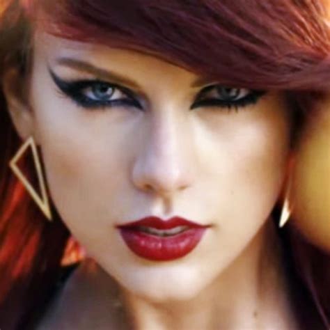 Taylor Swift Dark Eye Makeup