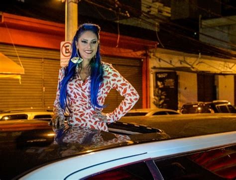 Capa da Playboy de julho cantora Tati Zaqui lança revista em São