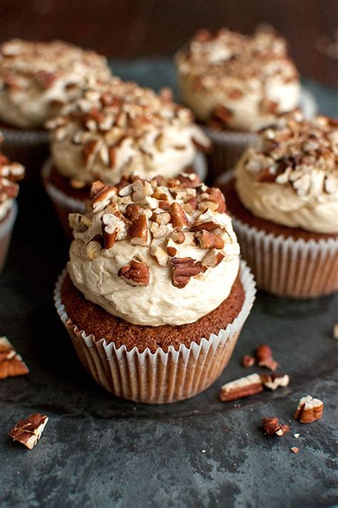 These thanksgiving cupcakes feature all of your favorite fall flavors, like pumpkin spice, cinnamon, and candy apples, and you can even decorate them and if you have some thanksgiving cupcakes left over after dinner — which will be very unlikely — you can store them in the fridge for up to a week. 12 Easy Thanksgiving Cupcakes - Cute Decorating Ideas and ...