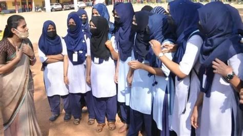 Latest News By Bbc Urdu انڈین ریاست کرناٹک میں حجاب پر پابندی کا تنازع عدالت کے فیصلے سے قبل