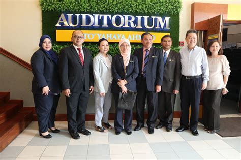 It is a pioneer in the practice and application oriented teaching and learning method for technical education in malaysia. UTeM | Universiti Teknikal Malaysia Melaka - Press Release