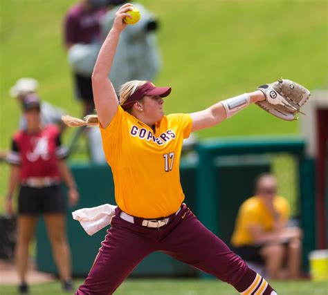 gophers softball sara groenewegen kendyl lindaman named all americans