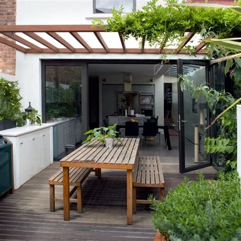 With an abundance of designs to choose from, there would be times that you might end up confused as to what to buy. Glass canopy for your terrace - a beautiful idea ...