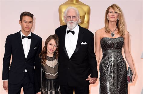 They dated for 5 years before getting married. Laura Dern's teenage son and daughter are beyond gorgeous ...