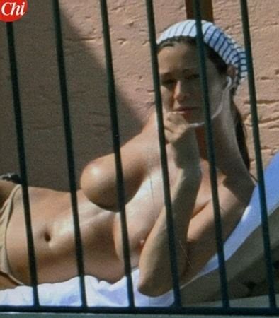 Manuela Arcuri In Topless A Ischia Gossip Fanpage