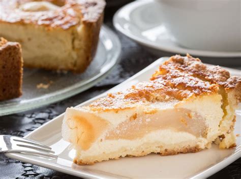 Die quitte gehört zu den kernobstgewächsen innerhalb der familie der rosengewächse und ist eine tausende von jahren alte kulturpflanze. Rezept: Birnenkuchen mit Crème fraîche und Pudding ...