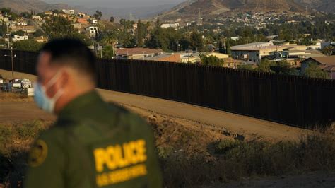 Eeuu Detuvo A Más 100 De Mil Migrantes En La Frontera Con México En Un