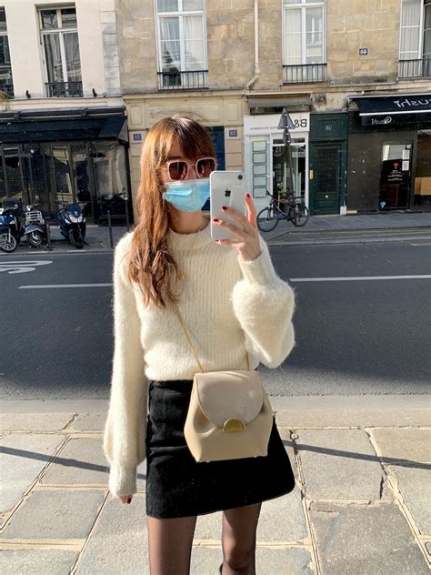 Polène est une nouvelle marque de haute maroquinerie basée à paris. The Polène Numéro Un Mini Bag