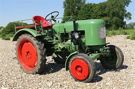 Oldtimer Traktor selber fahren | 1 mal bei Jollydays | Finde deins...
