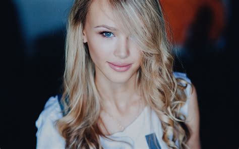 Sexy Slim Smiling Blue Eyed Long Haired Blonde Teen Girl Wallpaper 5864 1440x900 Wallpaper