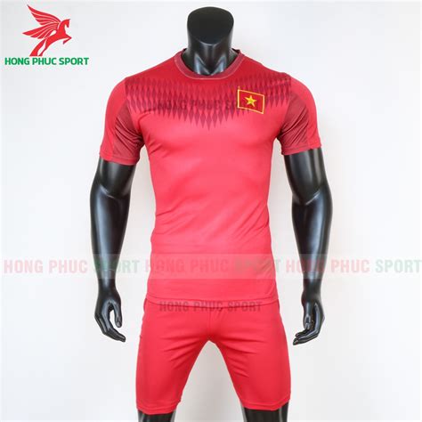 Trong năm 2020, đt việt nam sẽ có nhiều trận đấu quốc tế ở nhiều cấp độ, cùng với đó là một số trận đấu giao hữu. Áo bóng đá tập đội tuyển Việt Nam 2020 màu đỏ Thailand