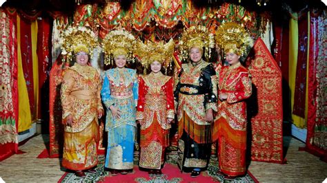 √ Suku Minangkabau: Kebudayaan, Kesenian, Bahasa, Adat [Lengkap]