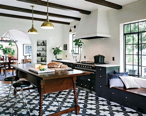 Whether you want inspiration for planning a modern kitchen renovation or are building a designer kitchen from scratch, houzz has 354,037 images from the best designers, decorators, and architects in the country, including mlh designs,inc and d/o. Spanish Kitchen Design Kitchen Design Tile Flooring ...