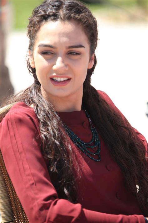 Birce akalay became the third ranking at 2004 miss turkey and represented the country at miss europe contest. Birce Akalay Saç Rengi Ve Modelleri 2015