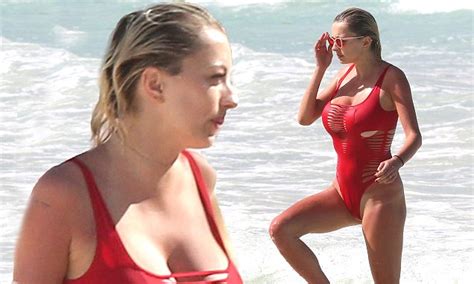 Caroline Vreeland Wears A Red Swimsuit On Beach In Mexico Daily Mail Online