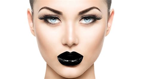 Heres How To Wear Black Lipstick