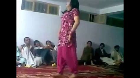 رقص دختر مست در محفل مردانه Youtube