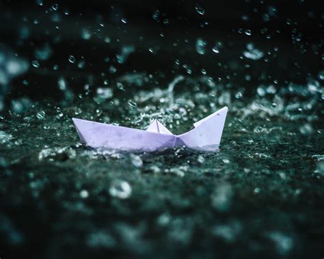 Desktop Wallpaper Paper Boat Play Rain Water Splashes Hd Image