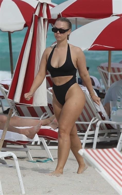 Bianca Elouise In A Black Bikini On The Beach In Miami