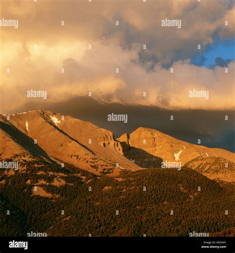 Clouds Over Mountains Hi Res Stock Photography And Images Alamy