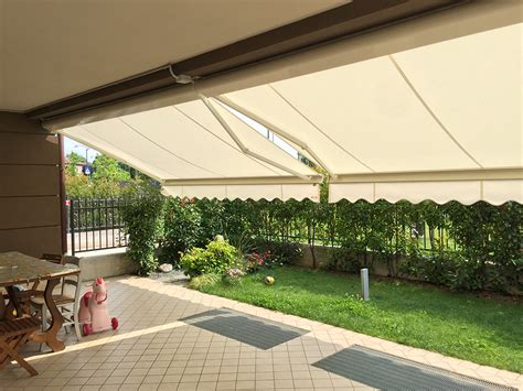 La tenda da sole a bracci tempotest ha tale sistema che viene ideato per ridurre la formazione di sacche d'acqua anche in condizioni di minima pendenza. Tende da sole Tempotest Milano | NORD TENDA