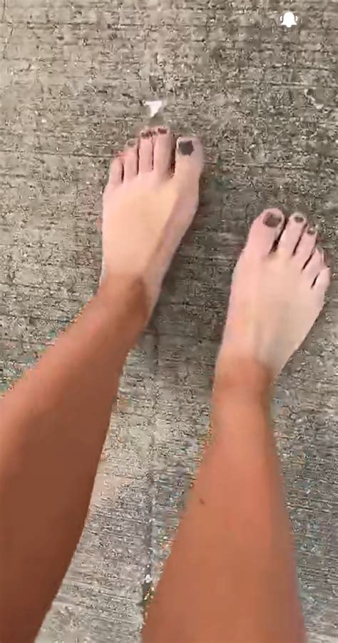 Hannah Barrons Feet