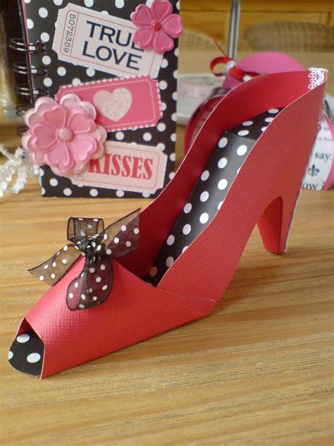 Man kann sie auch ausdrucken und als beschäftigungsaufgabe überall mitnehmen. Ich trage selten High-Heels und noch seltener Peeptoes ...