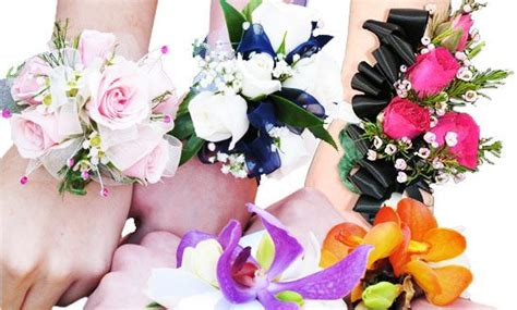Penelitian mencoba merekontruksi apa yang terjadi pada masa lalu selengkap dan seakurat mungkin, dan biasanya menjelaskan mengapa hal itu terjadi. Apa itu Korsase (corsage) dan Sejarah Penggunaannya - Toko Bunga Murah