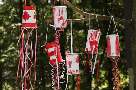 Celebrate canada day this year by enjoying these canada day crafts with your children! 10 Amazing DIYs to Celebrate Canada Day - Resin Crafts