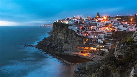 Tutto quello che dovete sapere per organizzare un viaggio al mare in portogallo. Coastal town of Azenhas do Mar, Portugal : europe